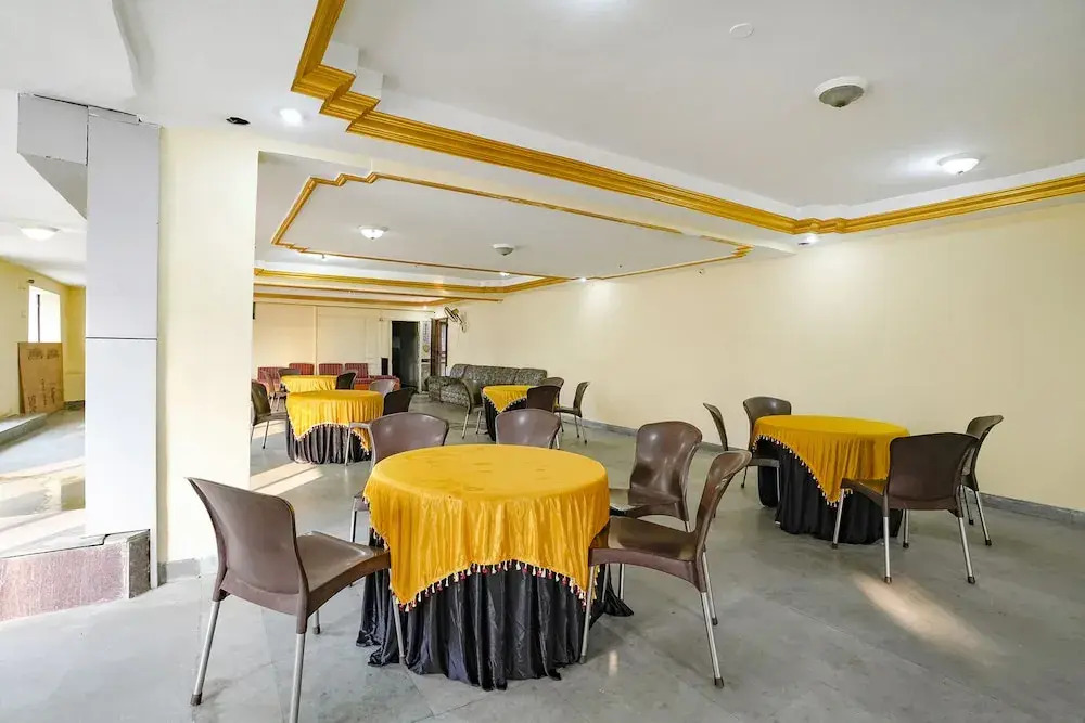 Fabhotel Girija