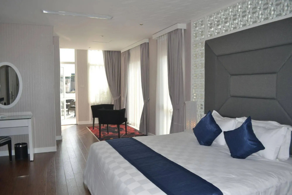 Victor Metropolis Hotel & Rooftop Bar