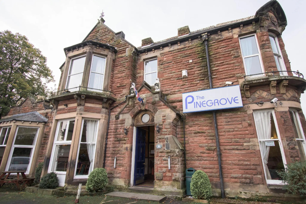 Pinegrove Hotel