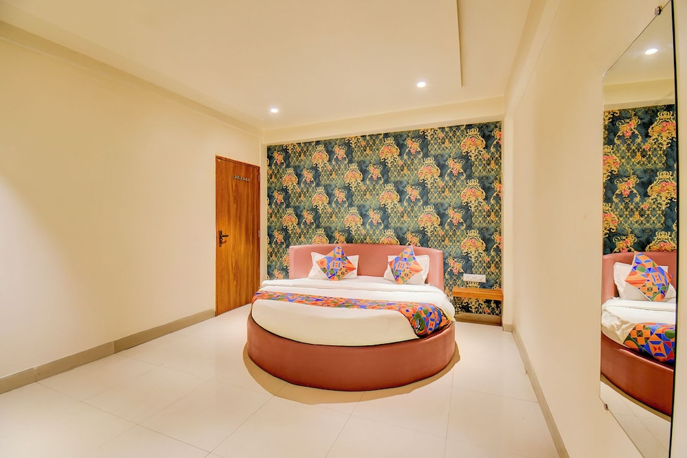 Fabhotel Relax Inn Executive