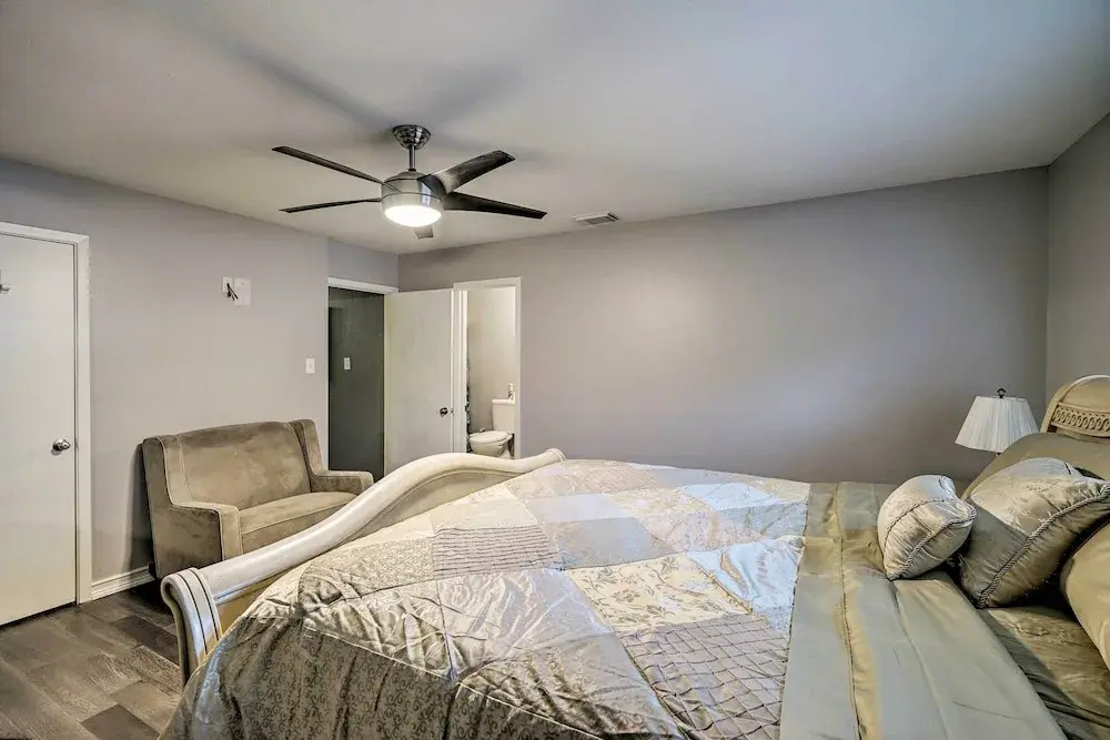 Dog-friendly Texas Retreat w/ Hot Tub, Patio & Bar