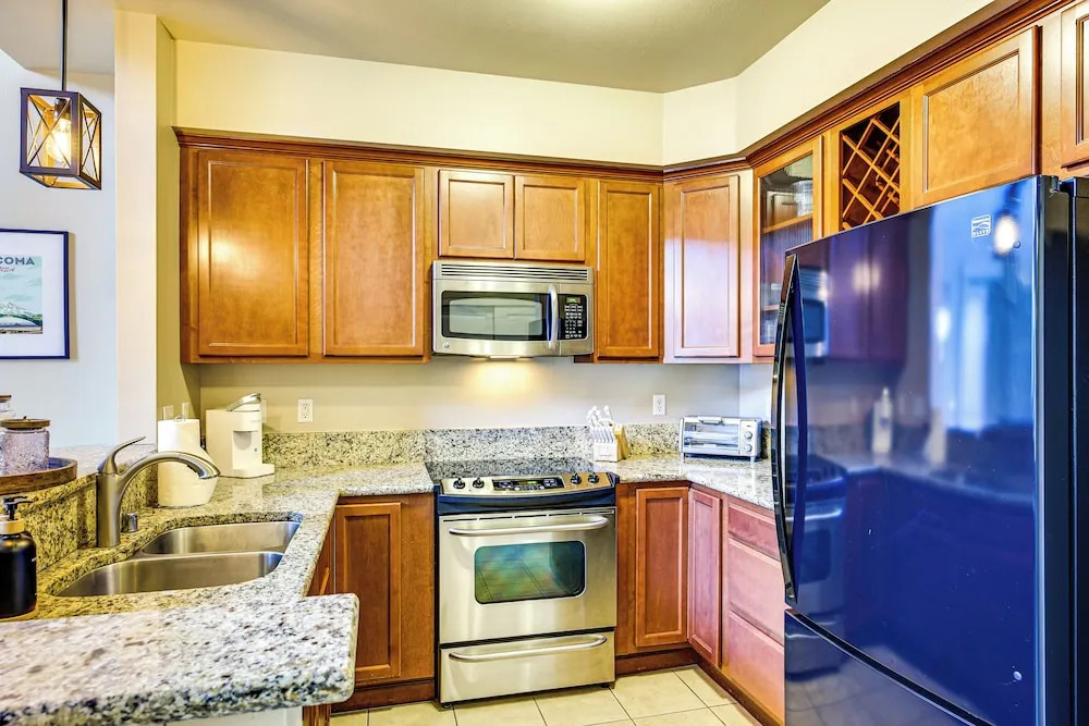 4 Mi to Dtwn, Commuter-friendly Apt in Tacoma