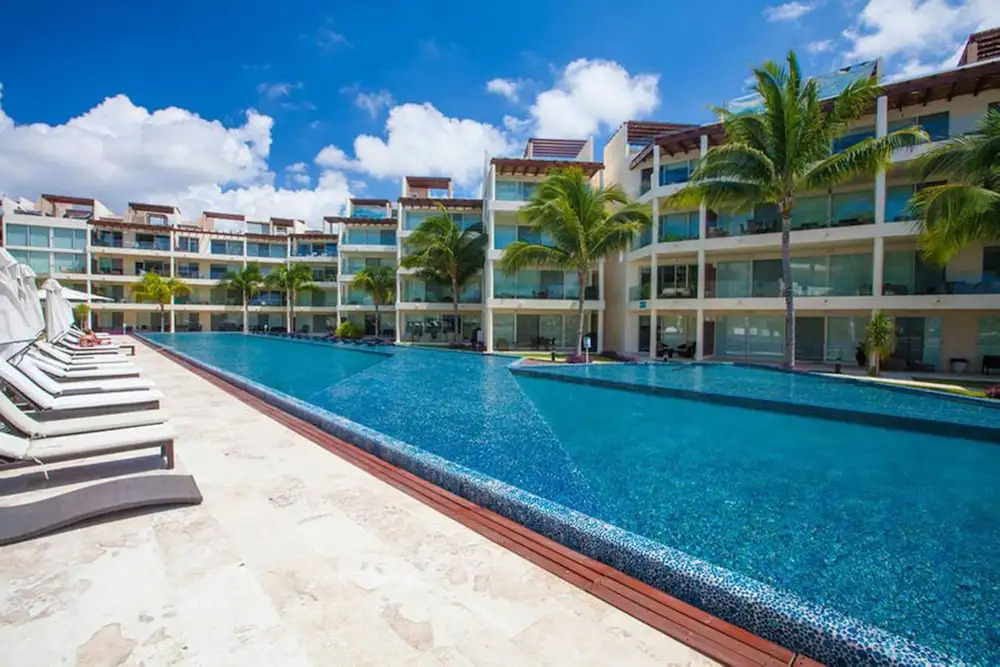 Beachfront Condo-hotel by Tripintravel