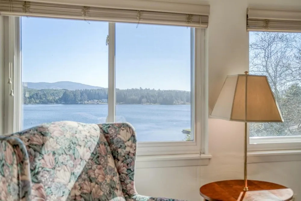 Regatta Park Lake House