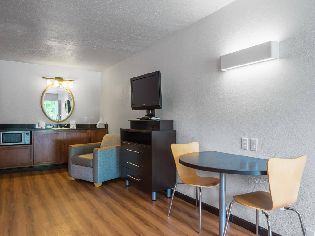 Motel 6-Columbus, OH - OSU