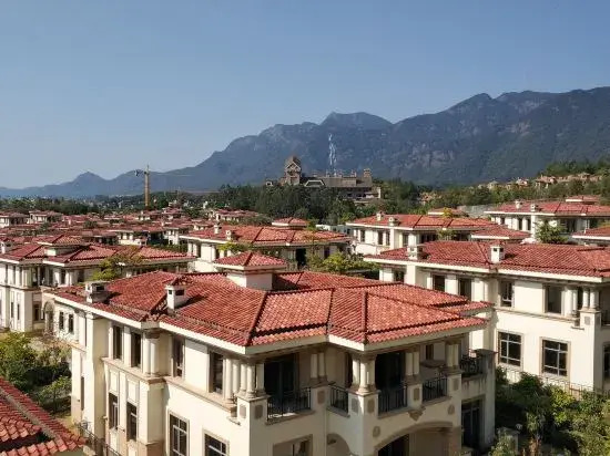 Splendid Xiangjiang Hot Spring Villa