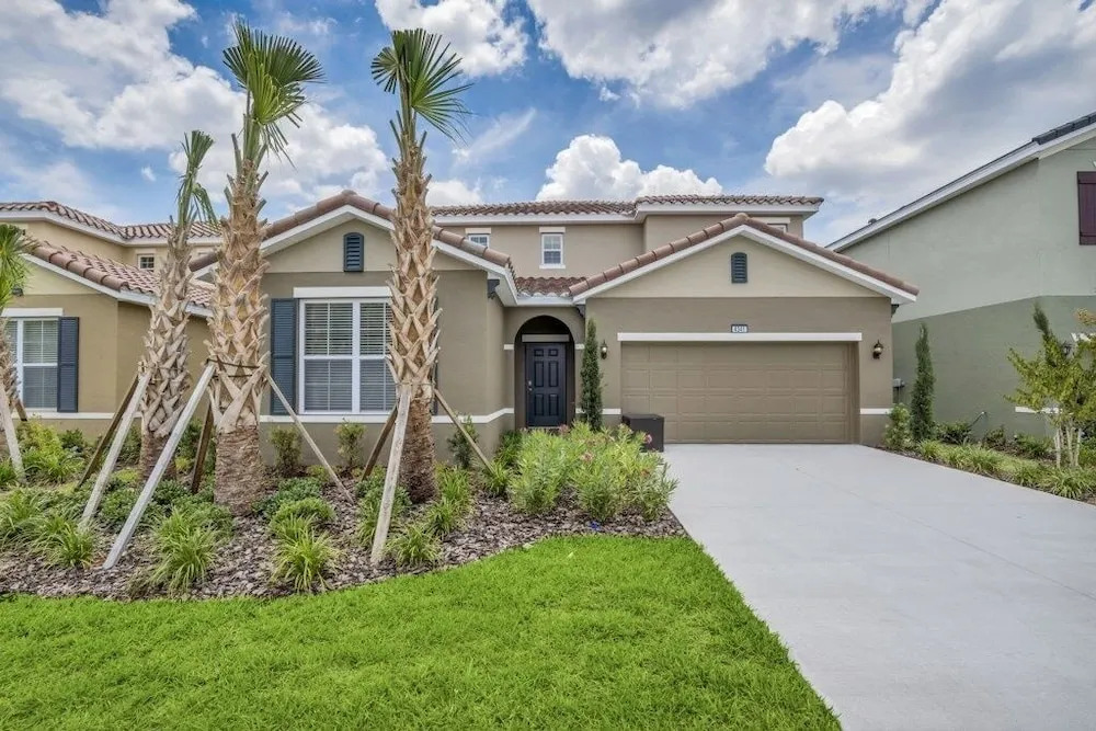 6 Bed 4 Bath Solterra Beautiful Home! 6 Bedroom Villa by RedAwning