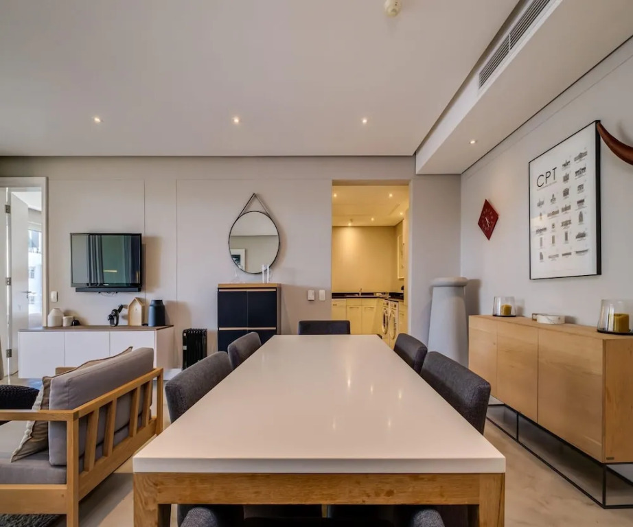 Modern Waterfront Apartment w Canal Views Gulmarn 201