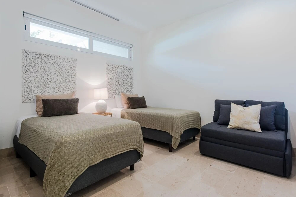 2 Bedroom Apartment Near the Beach
