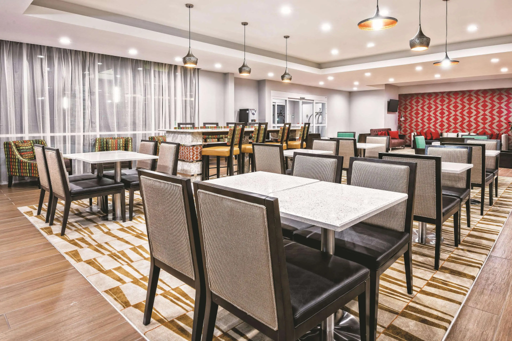 La Quinta by Wyndham San Antonio by Frost Bank Center