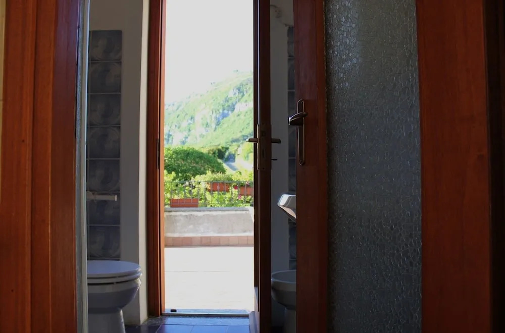 J HomeHolidays