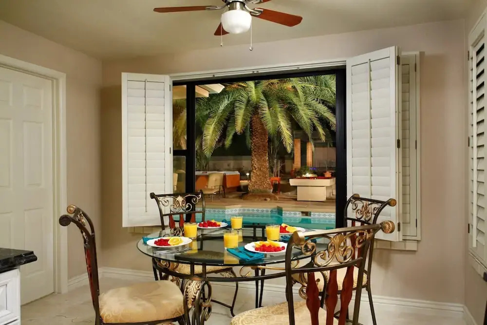AZ Oasis! Heated Pool & Spa - Sport Court & Putting Greens Pool Table & Games!