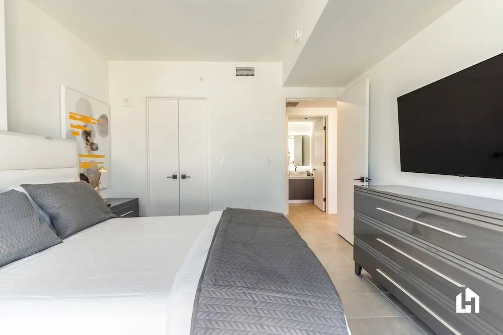 Downtown Miami Condos by Lua Host