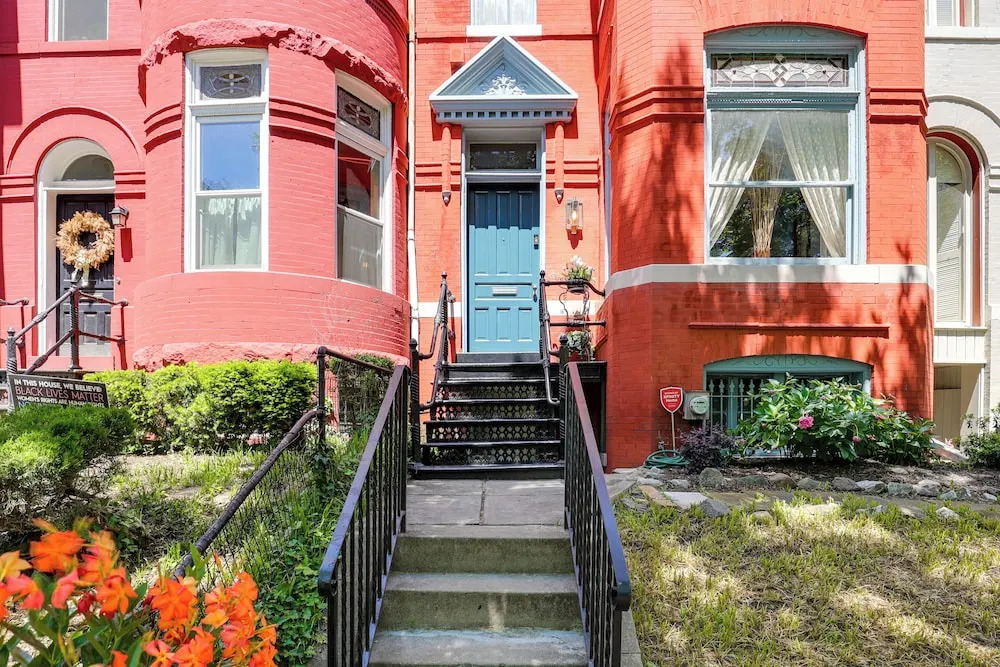 Historic Georgetown Townhome: Walkable Location!