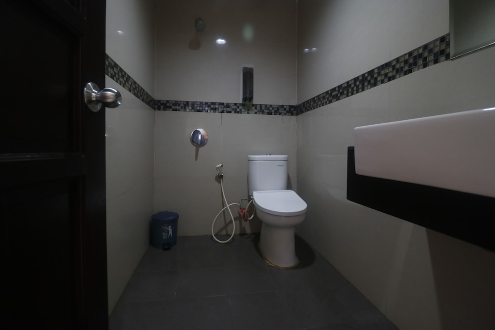 RedDoorz Plus near Universitas Negeri Makassar