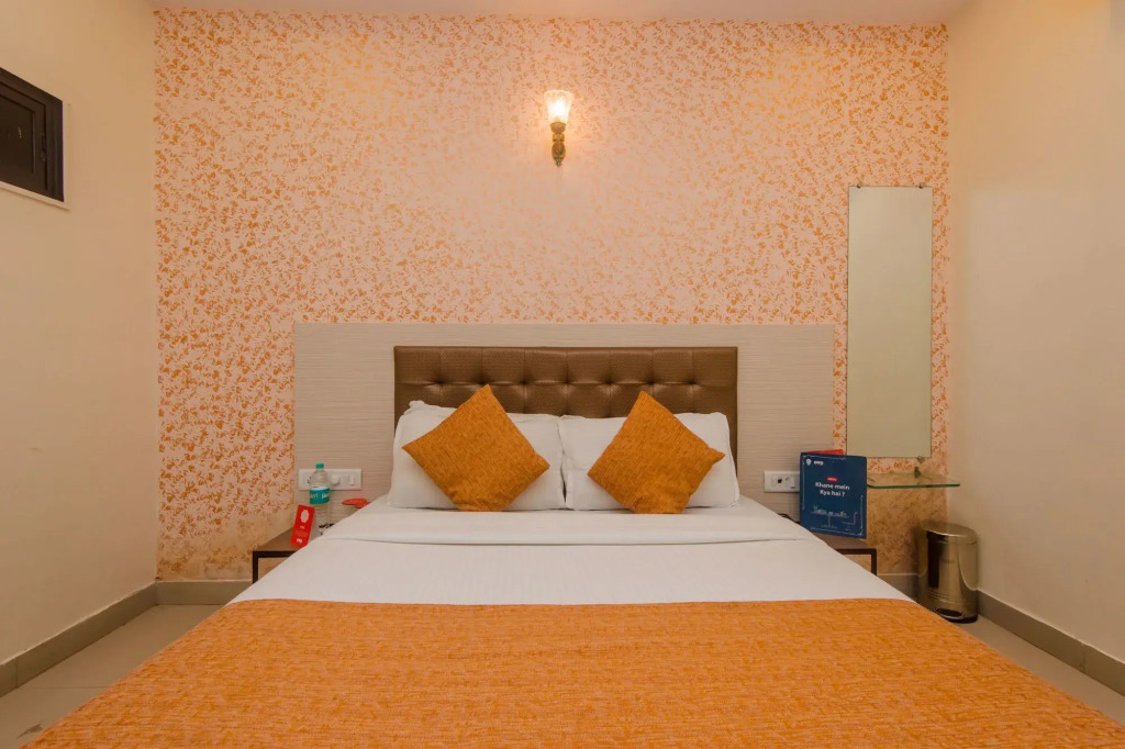 OYO 8678 Hotel Golden Nest