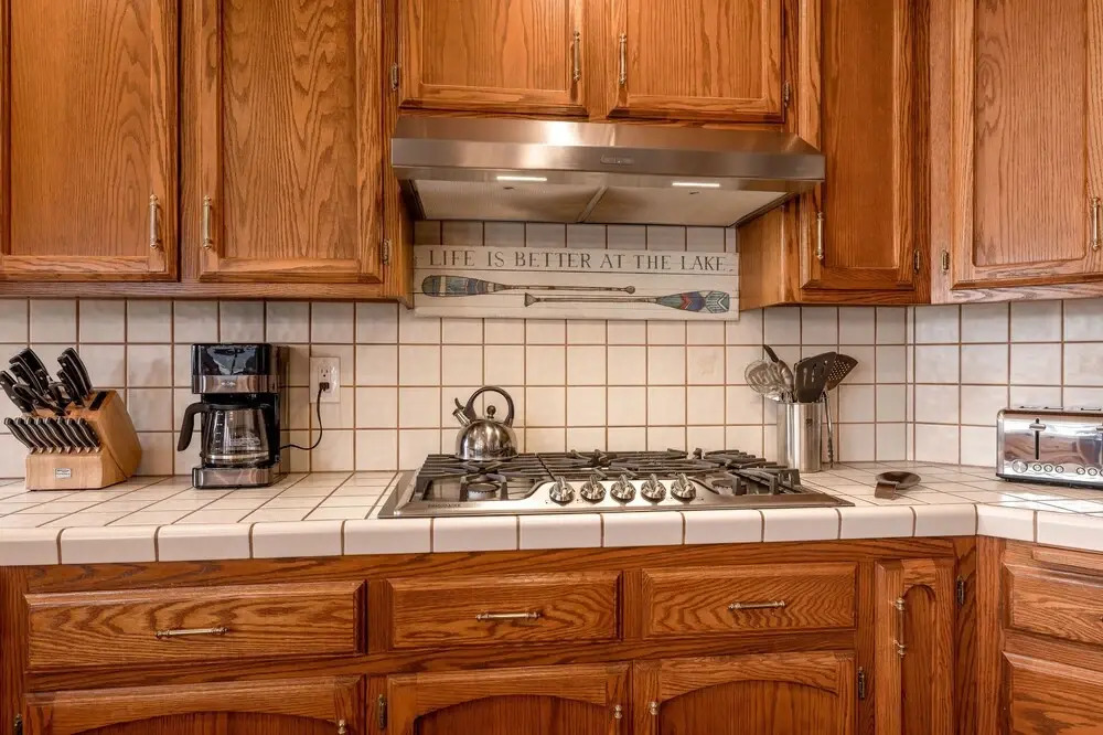 26 - Lakefront Chalet 3 Bedroom Home by Redawning