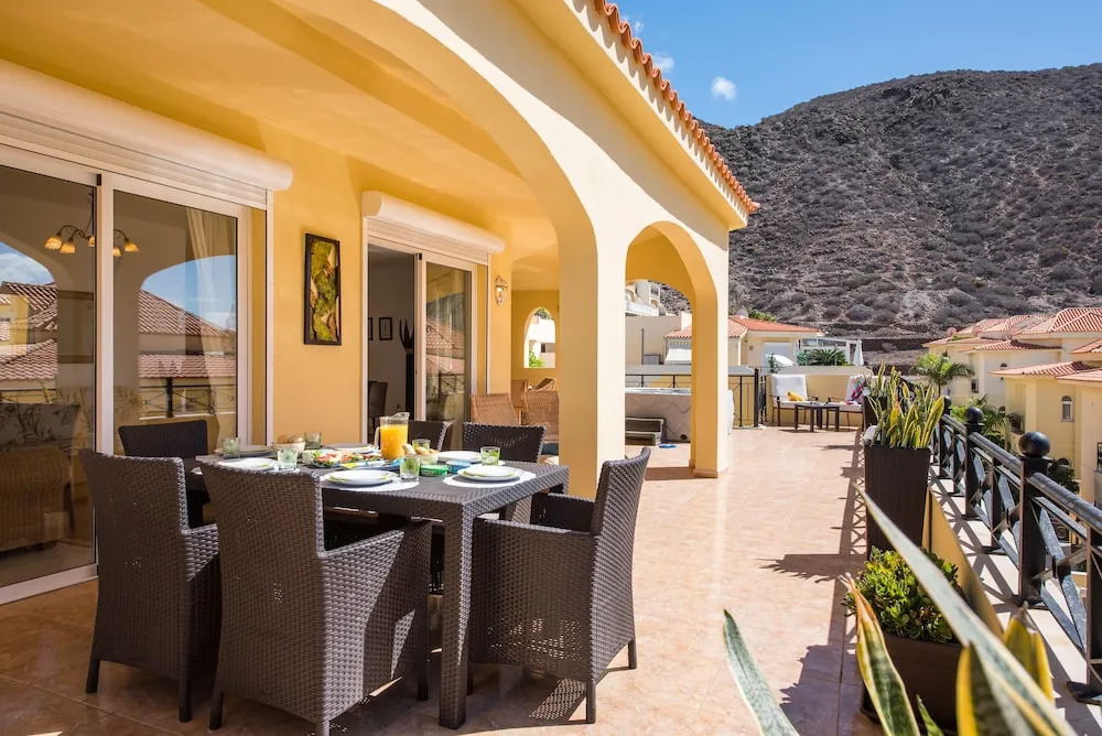 TROPICAL VILLA! Sea Front Terrace!
