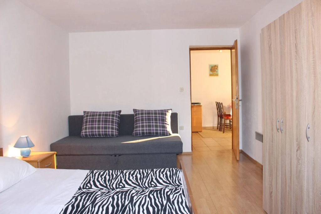 Apartment Remi - 300 m from sea: A3 Nin, Zadar riviera