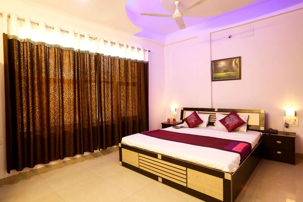 OYO 5799 Hotel Plaza Inn