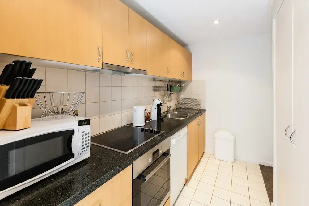 NAOMI, 2BDR South Melbourne Apartment