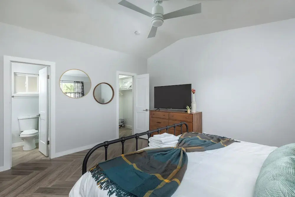 Sunhaven -pool Heat Available - Walk to Old Town