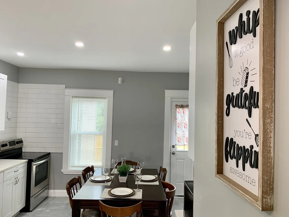The Wheel of Fortune Duplex-8BR Parking