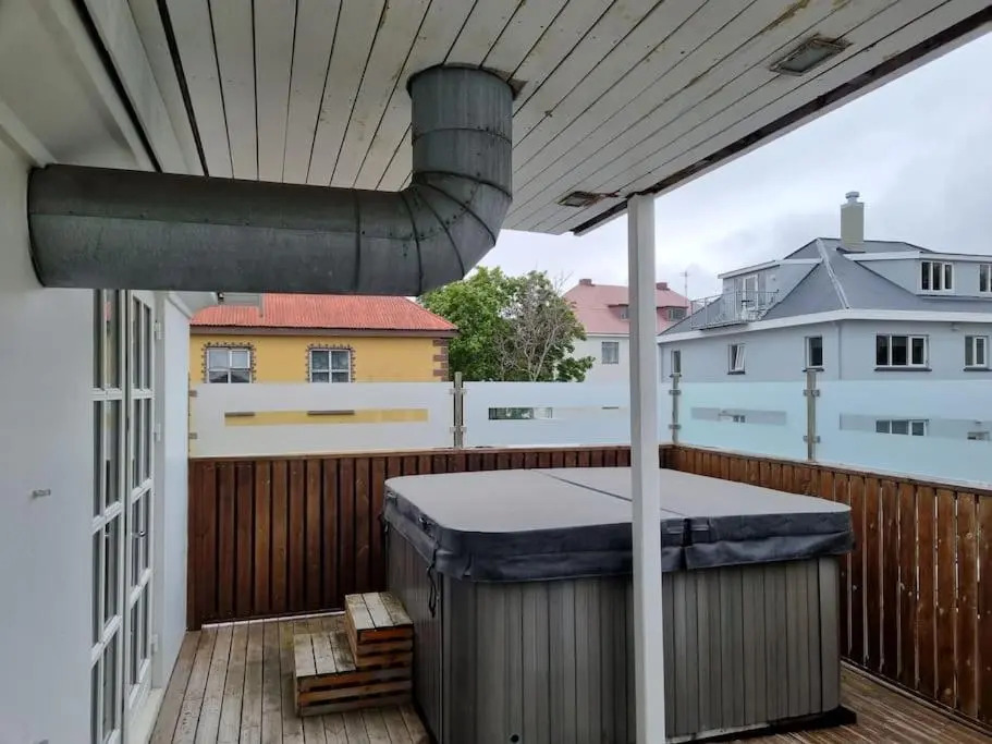 Fully furbished 2bedroom luxury apt in city center