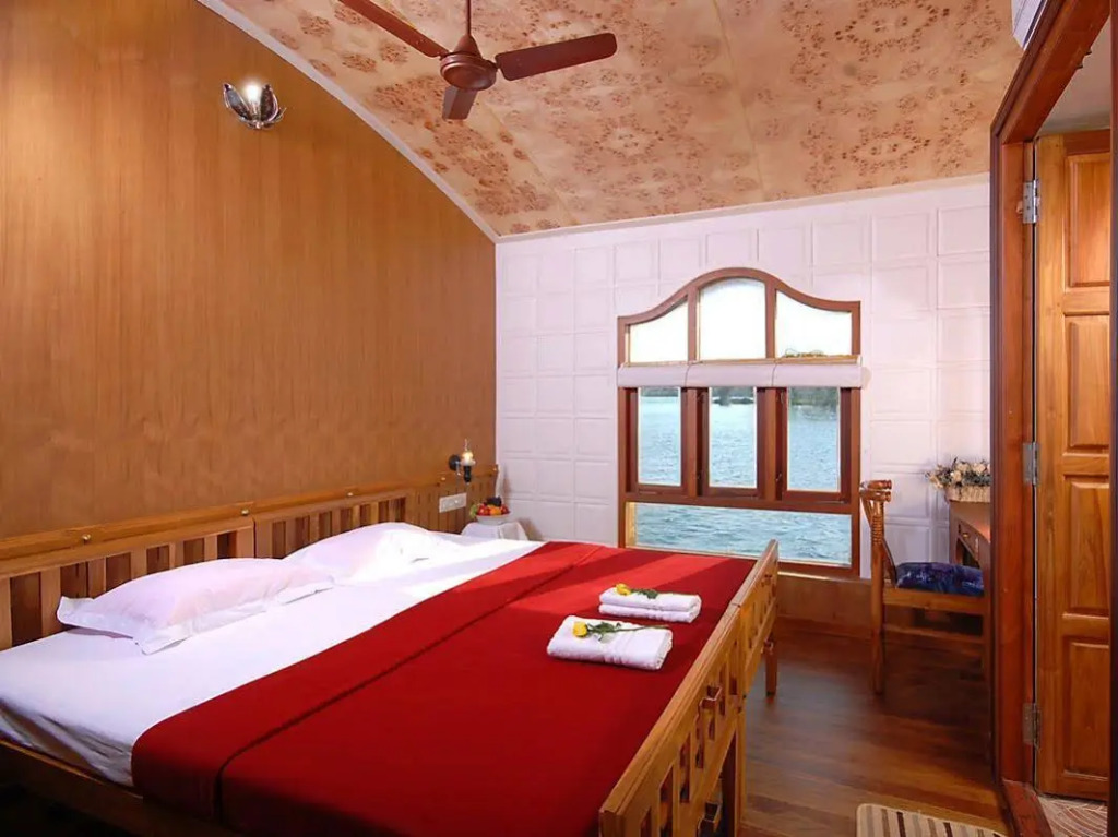 Grandeur Houseboats