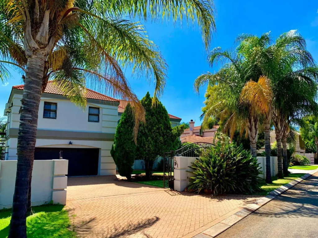 Westlake Waterfront Villa - Entire Villa