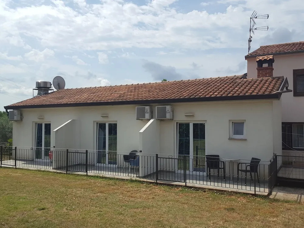 Cozy room in Porec city entrance