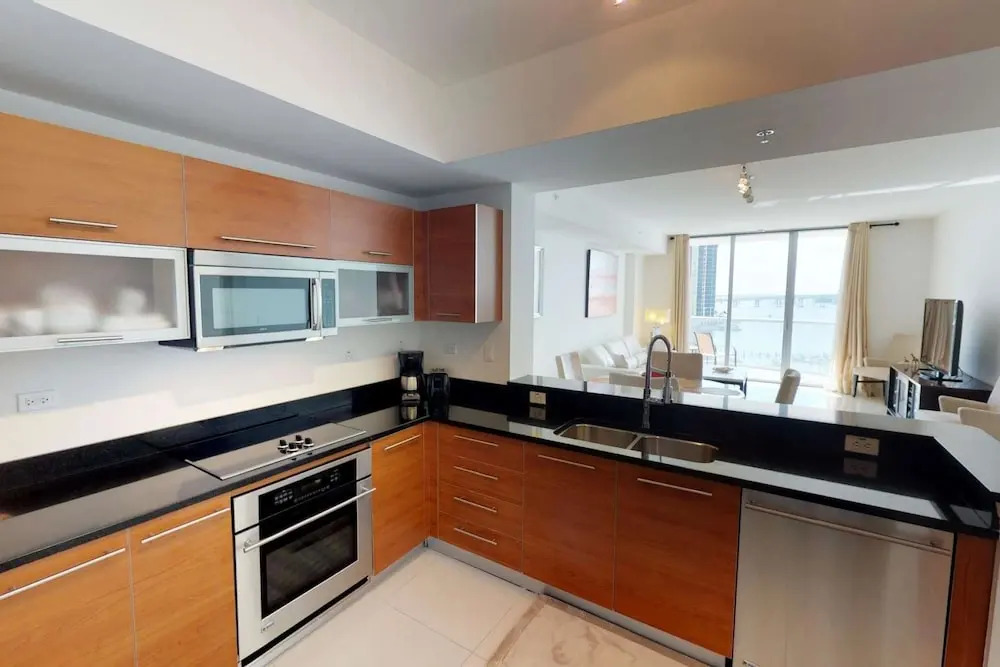 3000 Oasis Grand Blvd #803
