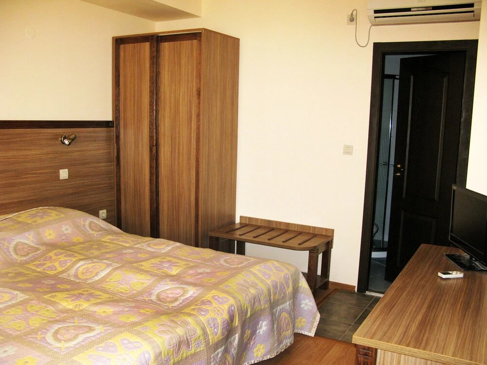 Iris Hotel