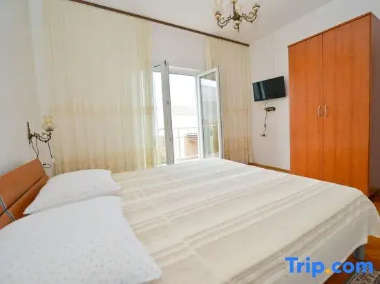 Spacious 4 Apartment for 5 Persons w 2 Terraces, 2 Bedrooms, 2 Bathrooms