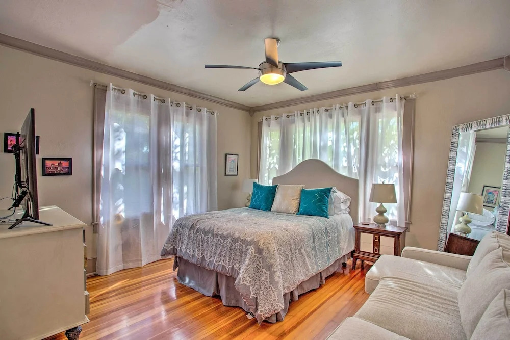 Dallas Couples Retreat: Walk to Lower Greenville!