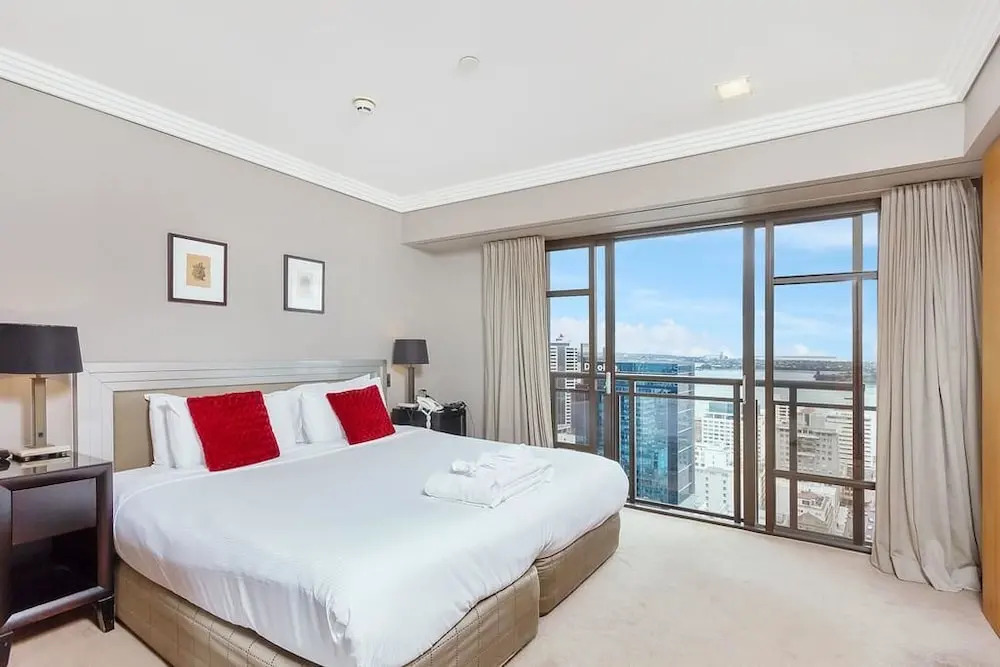 Central 1 Bedroom in Metropolis