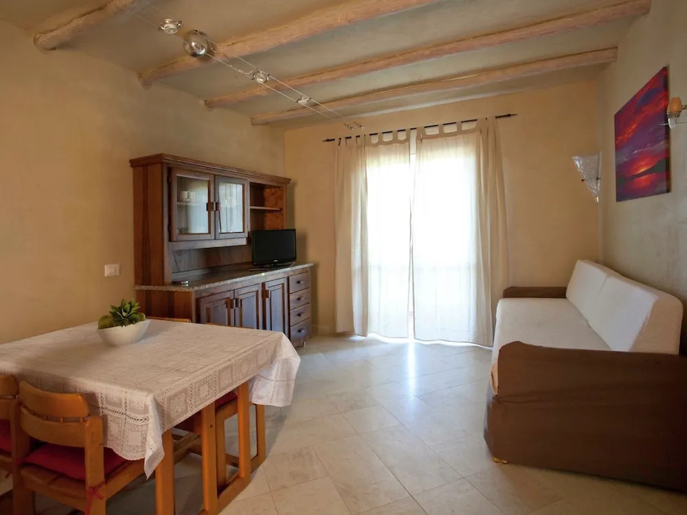 Stylish 1 Bedroom Apartment Near the Sea