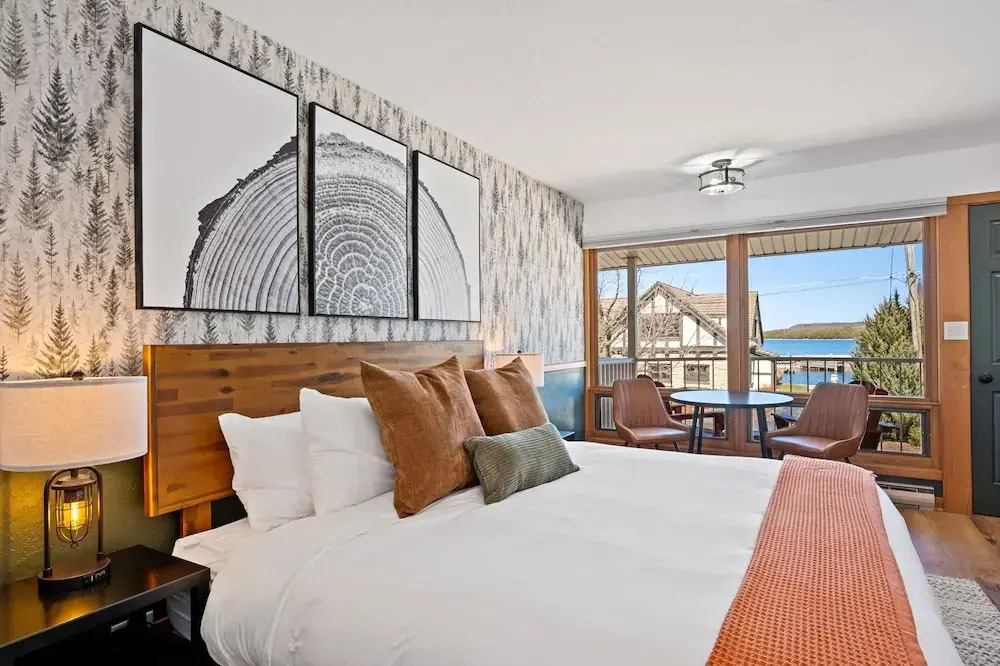 Spruce & Shore Motel