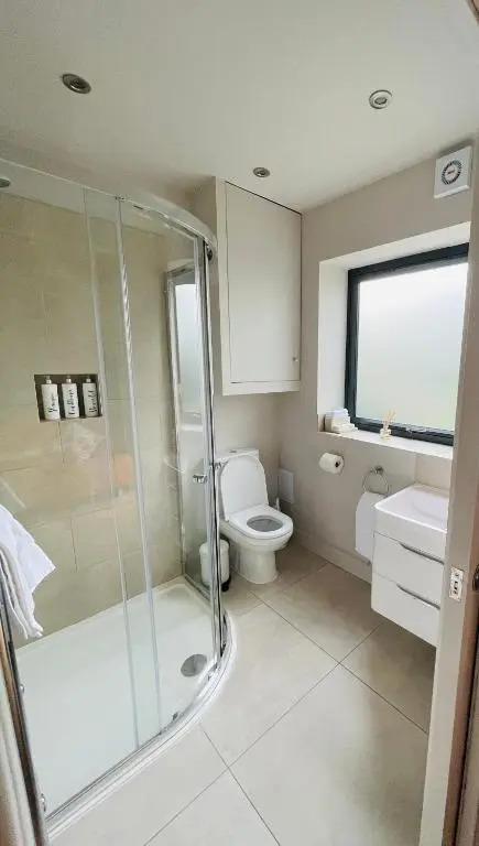 Studio Acorn private parking and garden