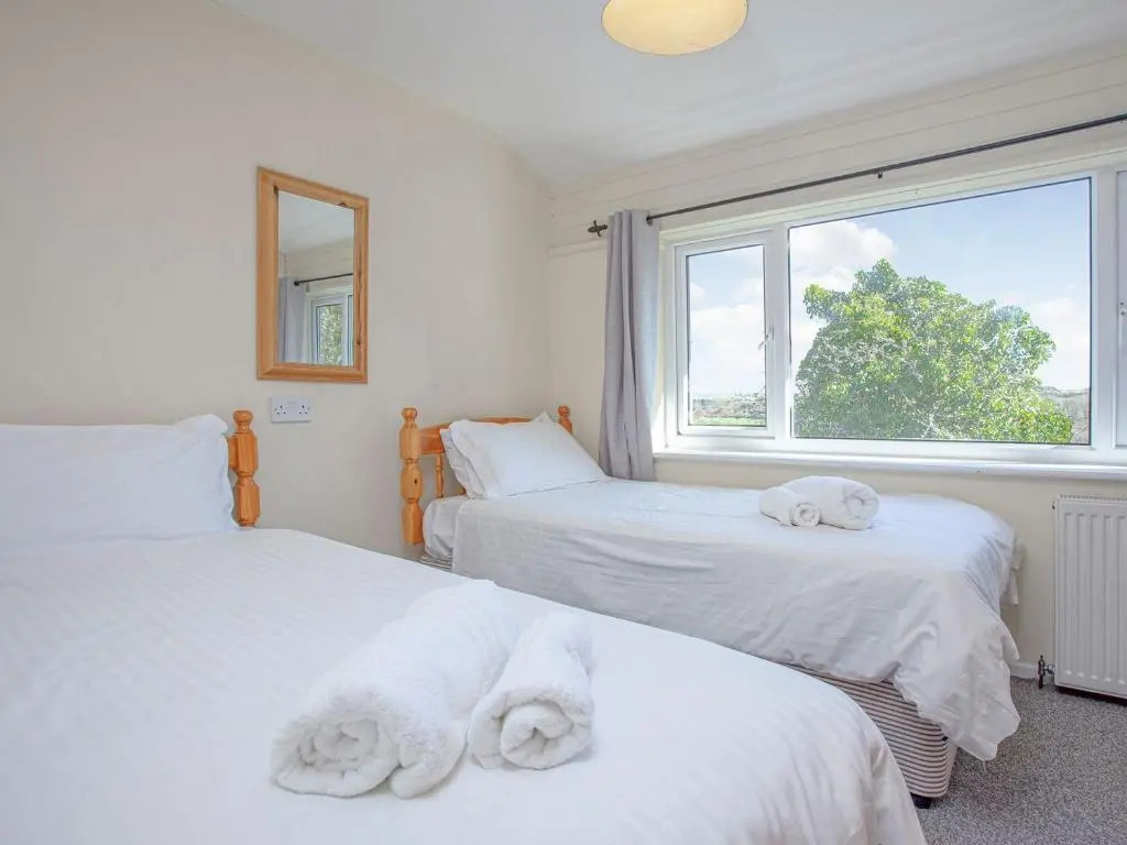 117 Atlantic Reach-Uk32918