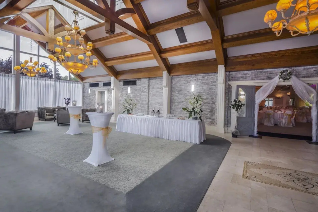 Treacys Oakwood Hotel, Shannon