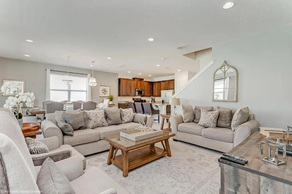 8 Bedroom Vacation Home with Pool 2114