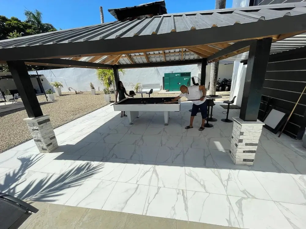 Level suites