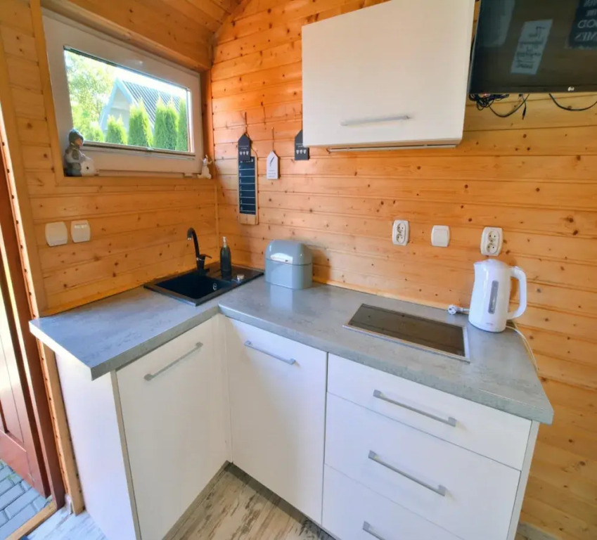Single-story, year-round holiday home