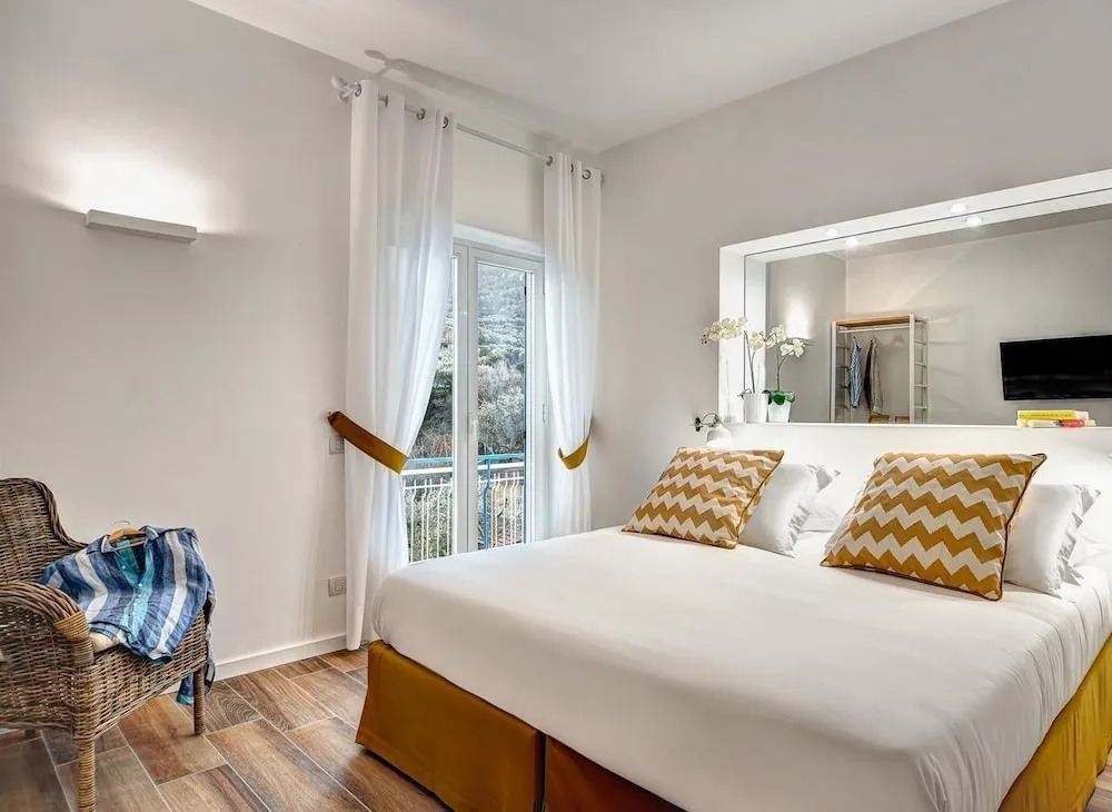 Sorrento Lux Suites - Blue