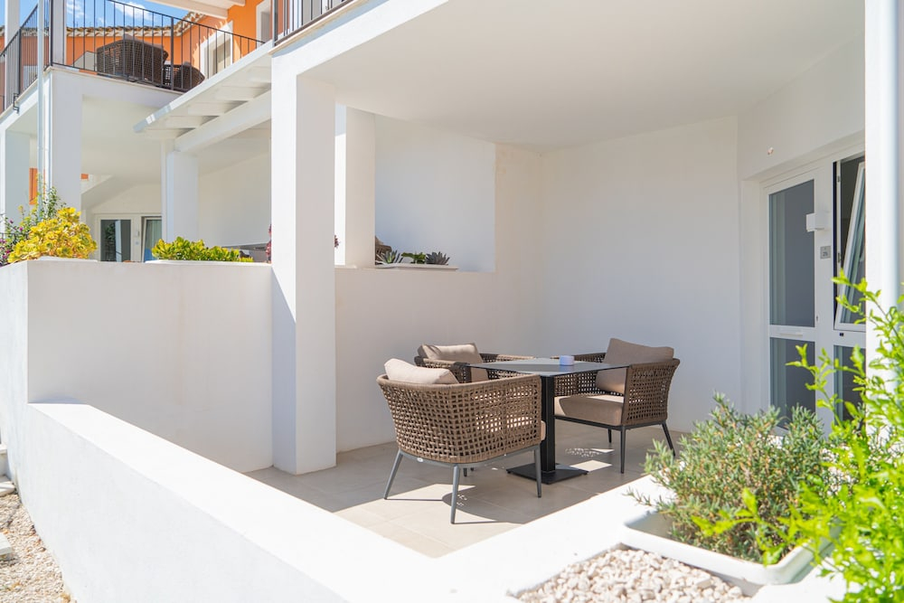 Hotel with swimming pool in Bari Sardo