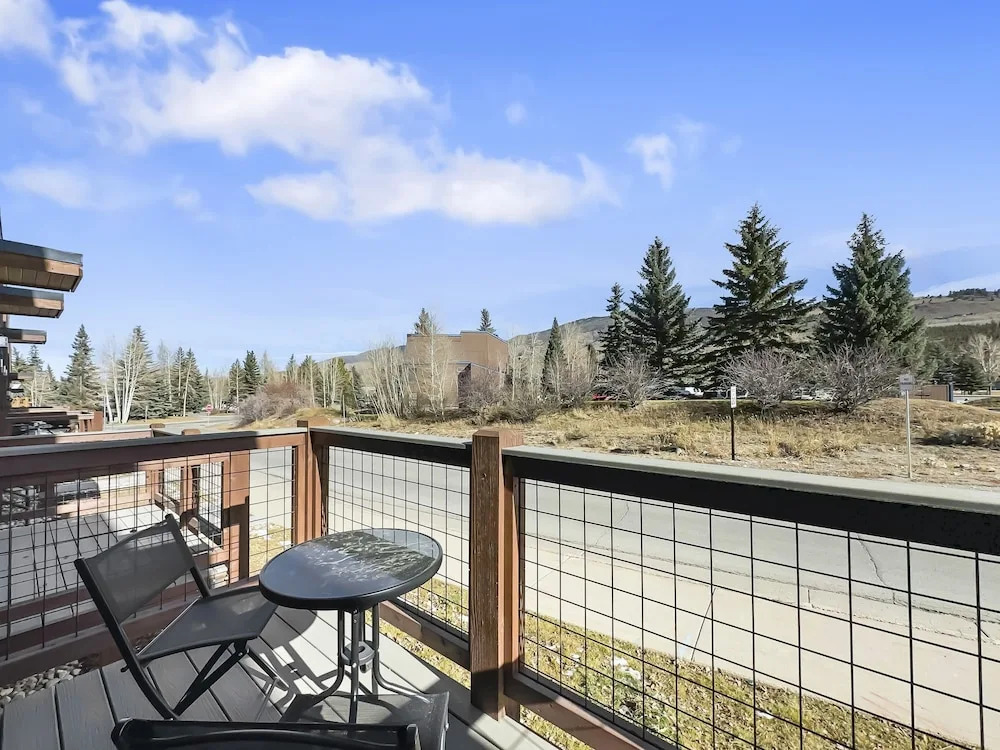 541 Center Circle 3br 3.5ba 3 Bedroom Townhouse by RedAwning
