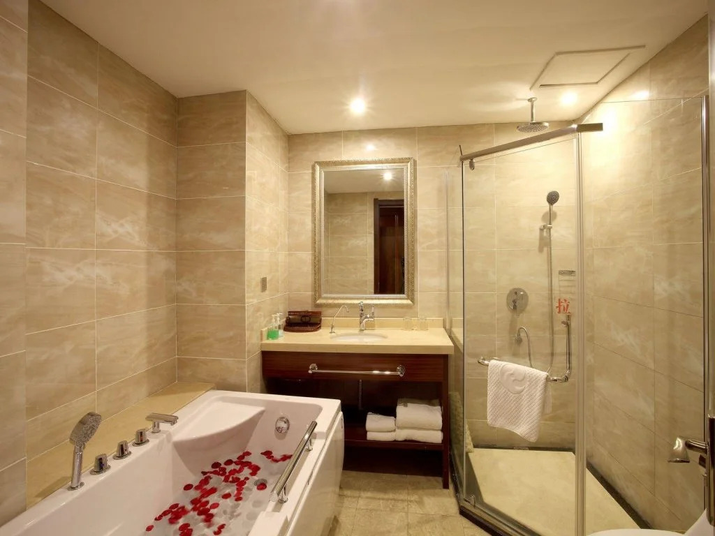 Ray Gine Hotel