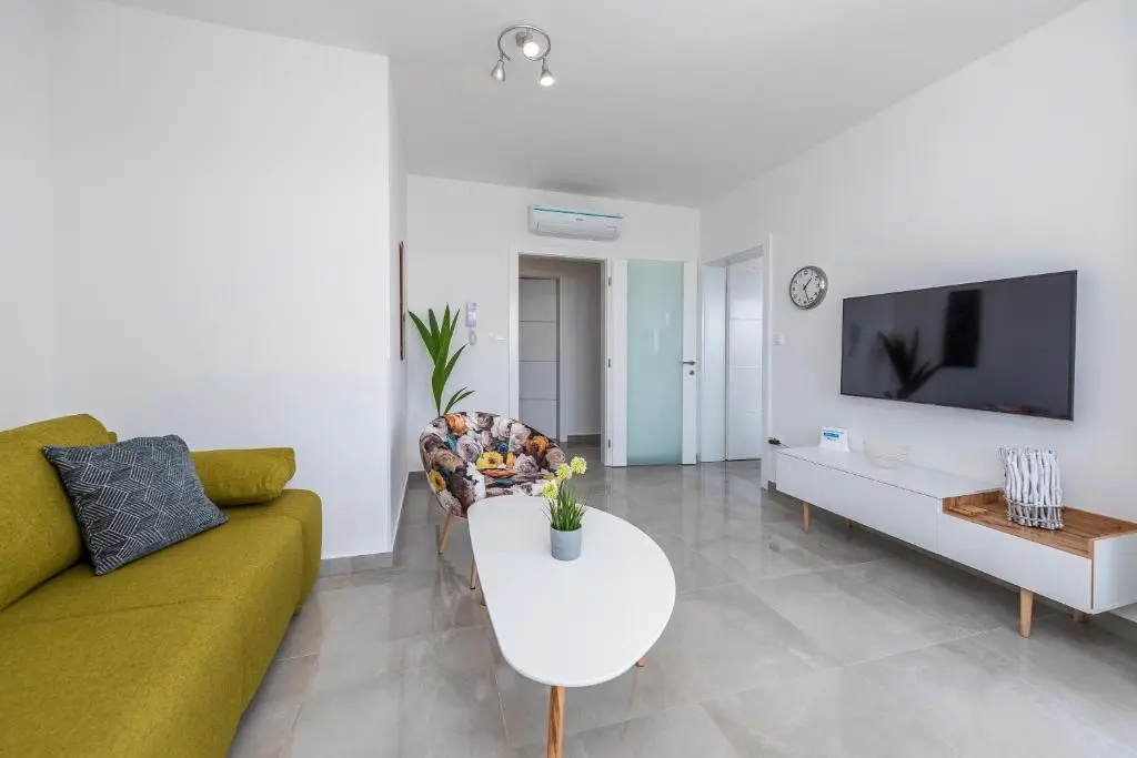 Villa Adria 4 luxury apartment with a pool