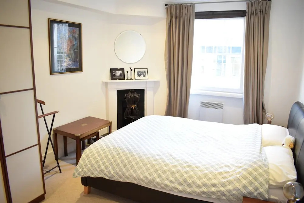 2 Bedroom Mayfair Apartment Near Hyde Park